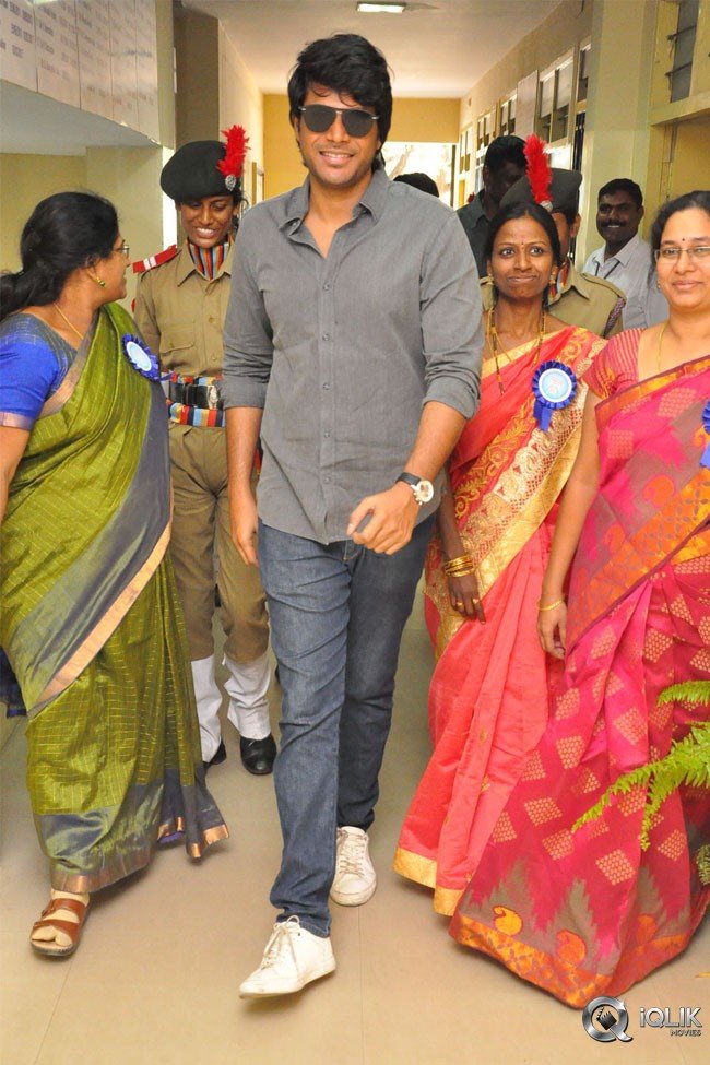 Manasuku-Nachindi-Movie-Team-At-Kasturba-Gandhi-College